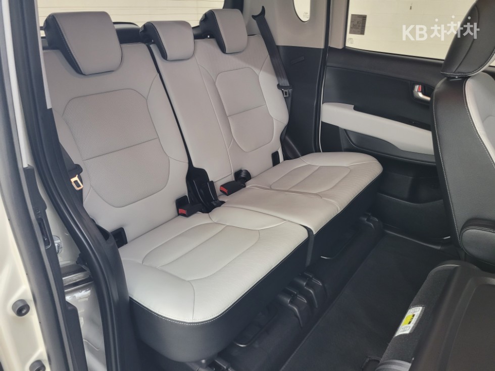2025 - kia kia