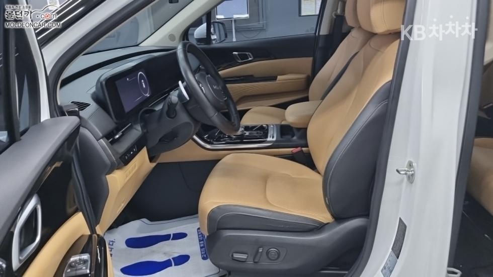 2023 - kia carnival