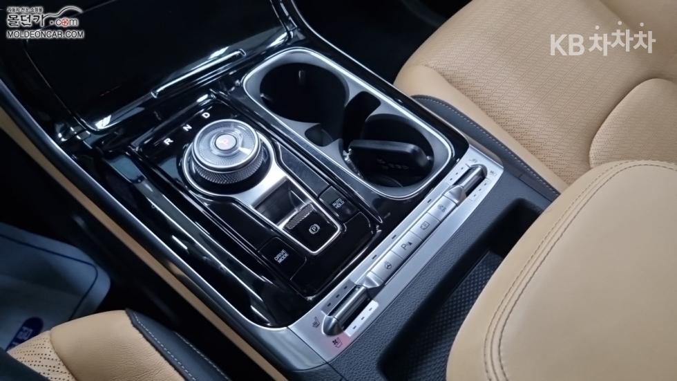 2023 - kia carnival