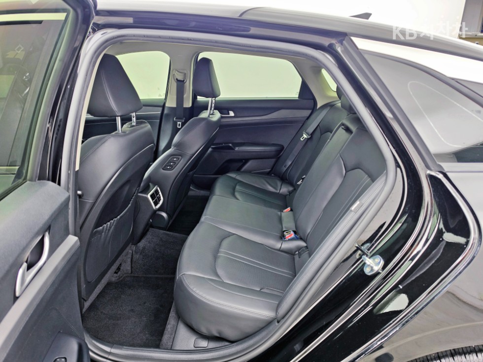 2022 - kia k5