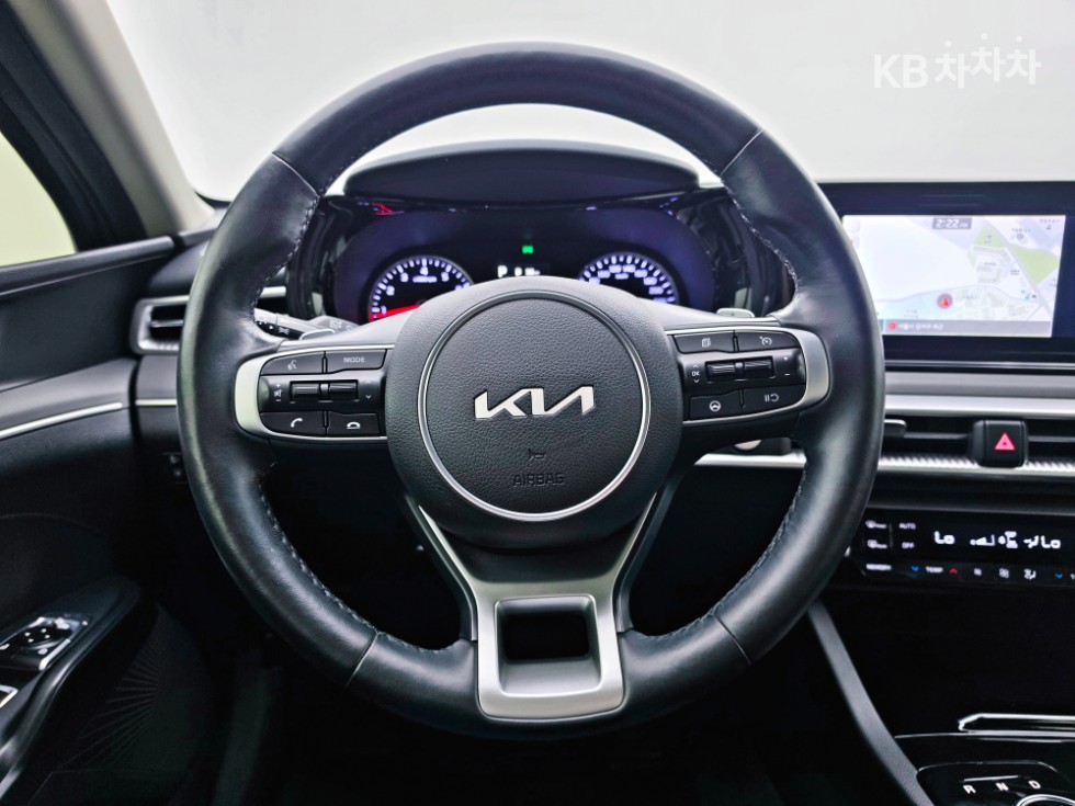 2022 - kia k5