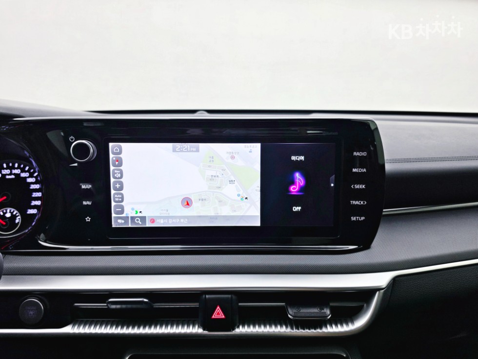 2022 - kia k5