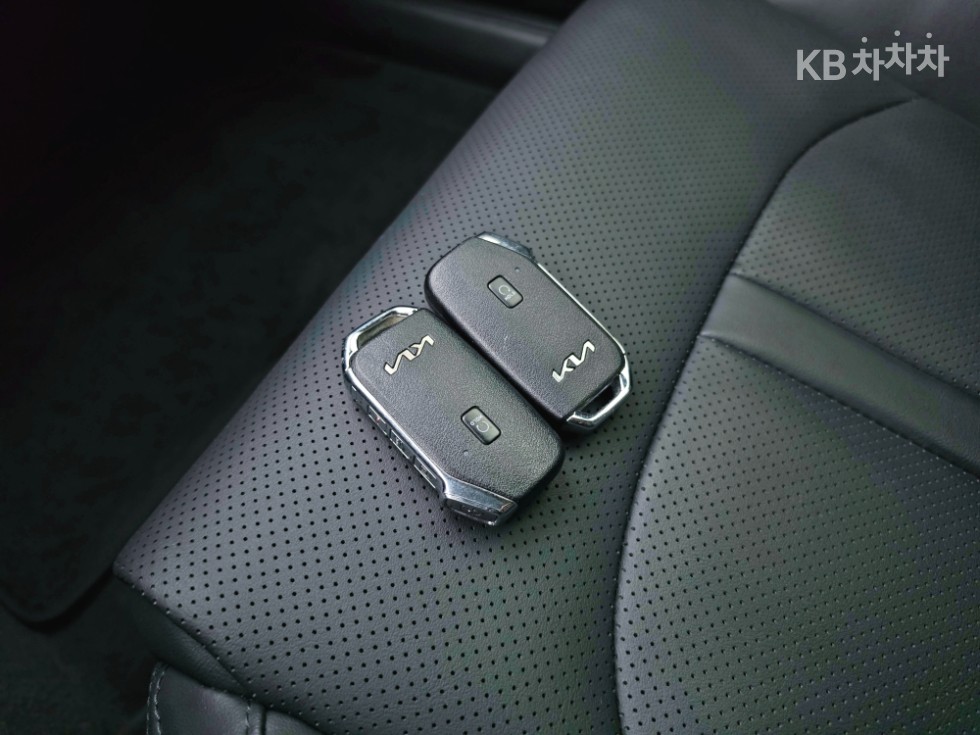 2022 - kia k5