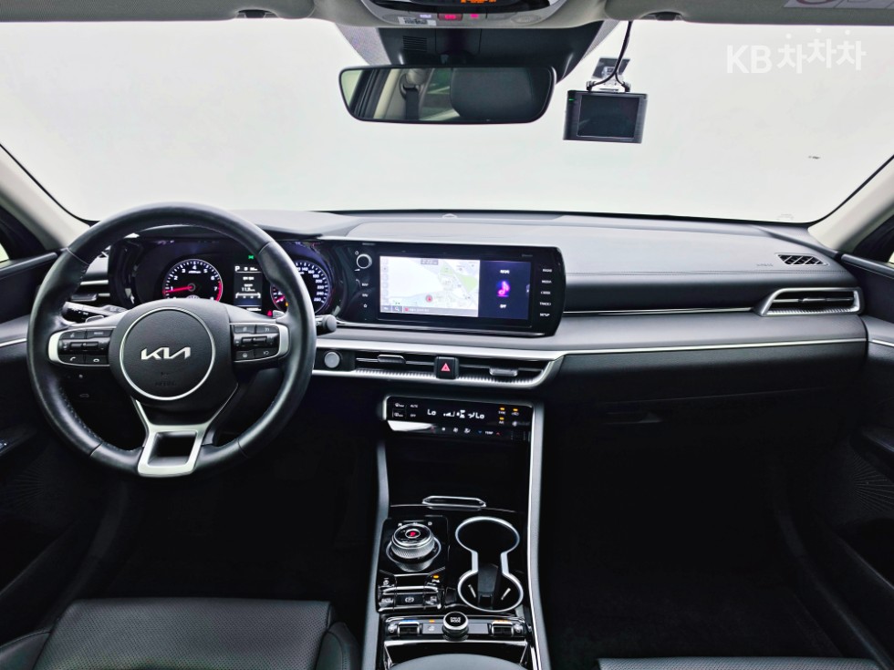 2022 - kia k5