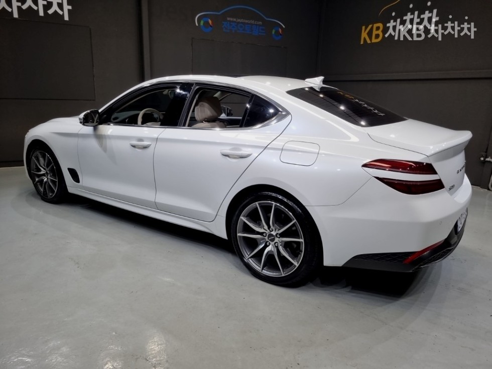 2022 Genesis G70 photo