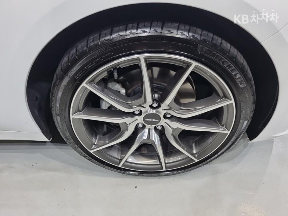 2022 Genesis G70 photo