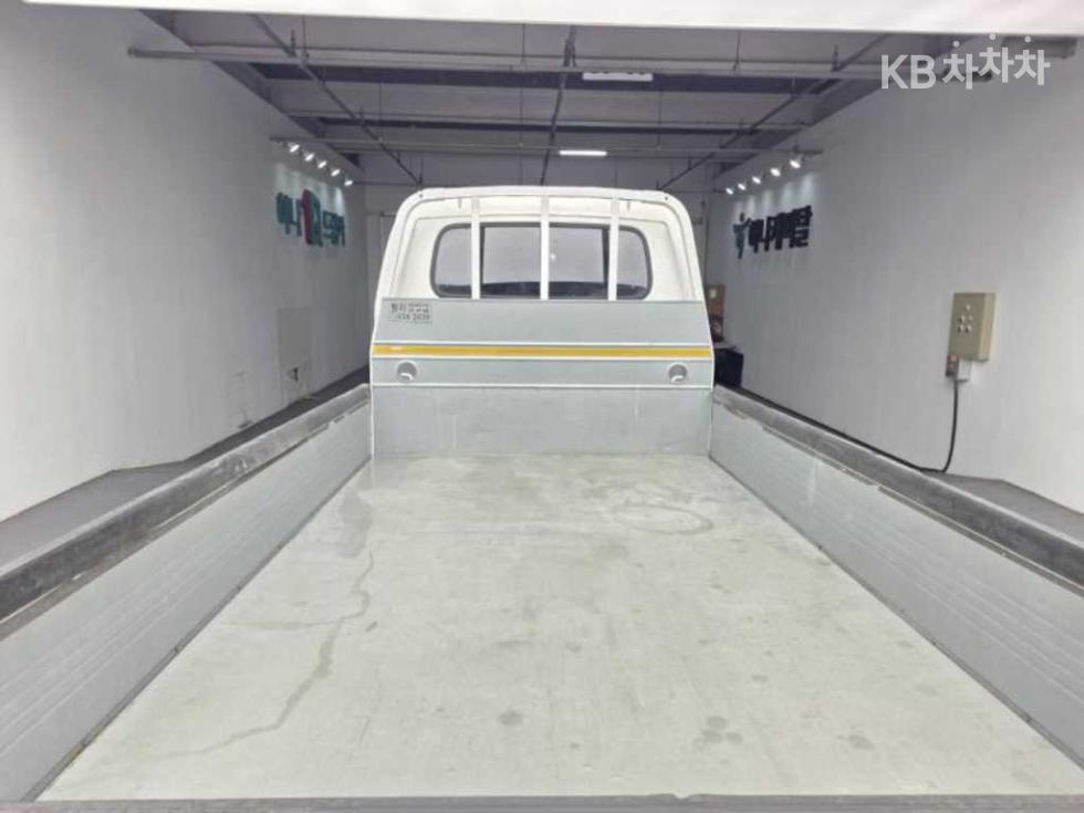 2016 - kia bongo iii