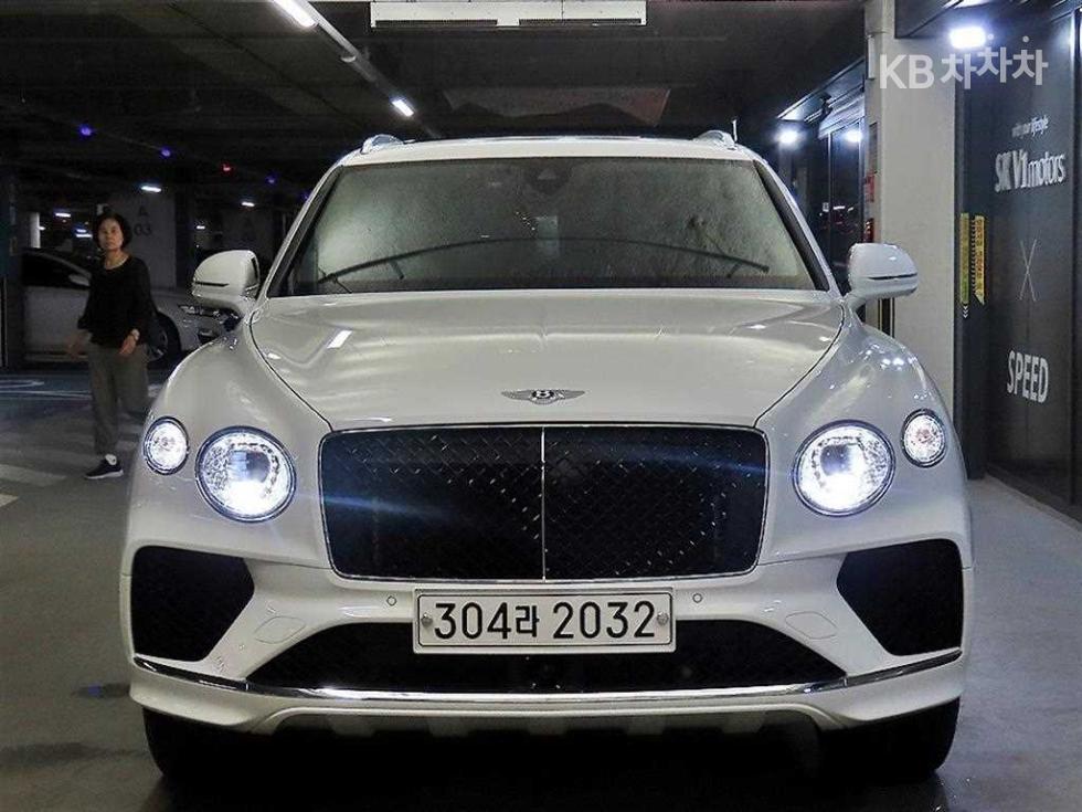 2024 Bentley Used Car photo