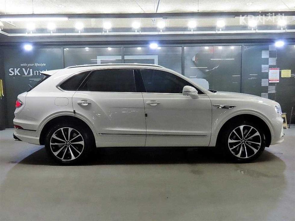 2024 Bentley Used Car photo