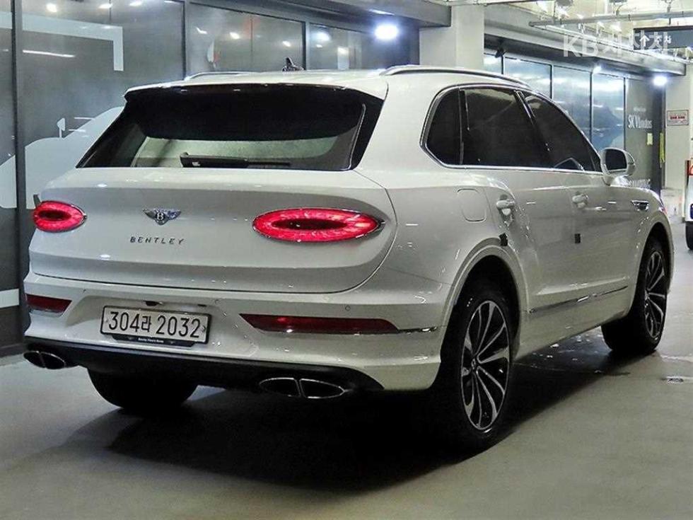 2024 Bentley Used Car photo