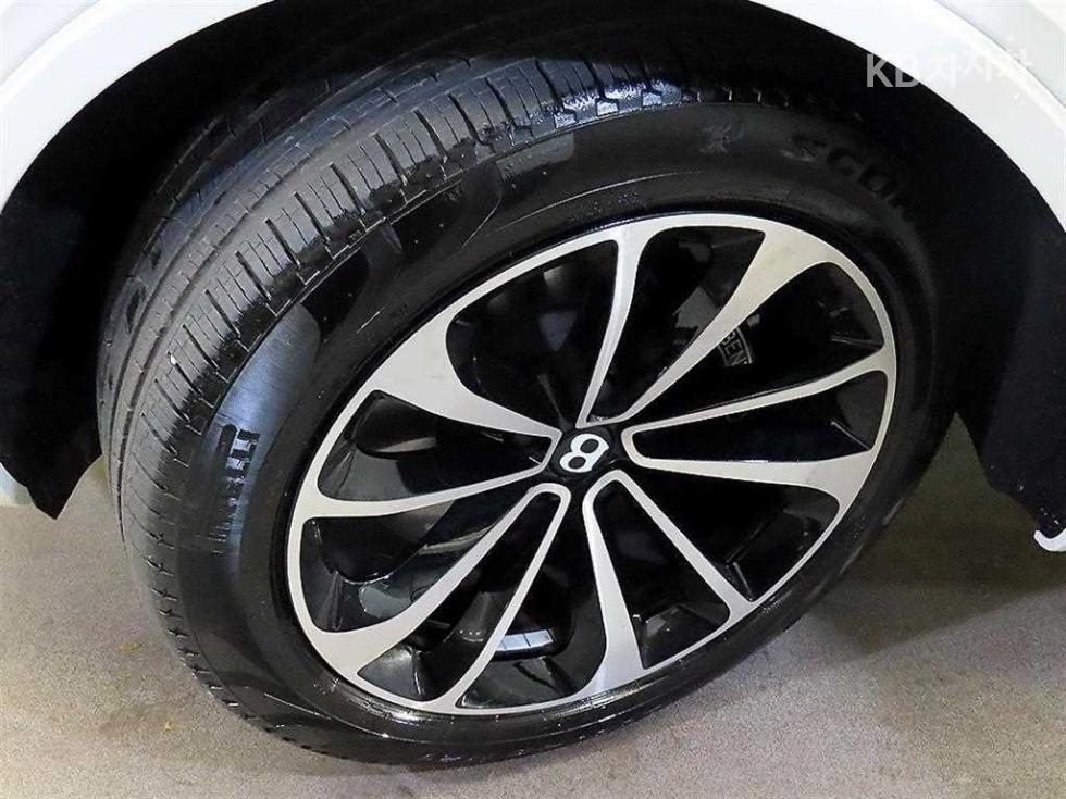 2024 Bentley Used Car photo