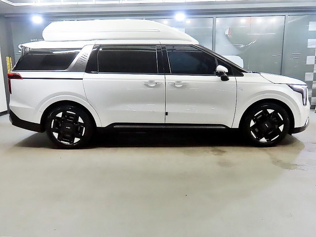 2025 Kia 4 photo