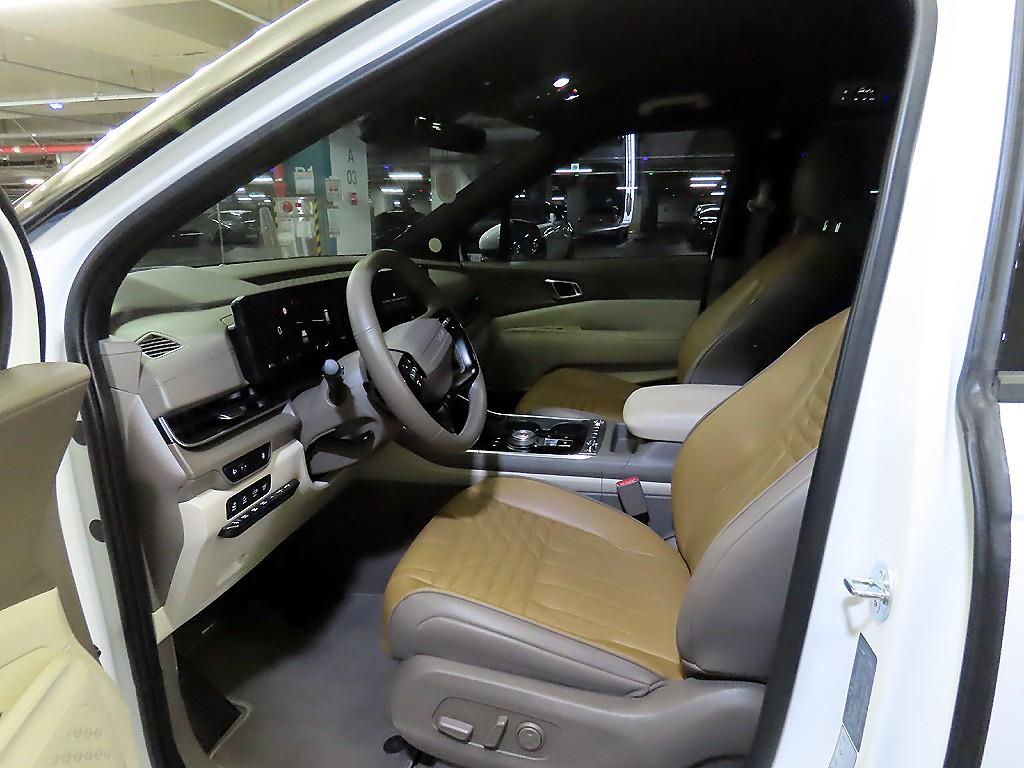 2025 Kia 4 photo