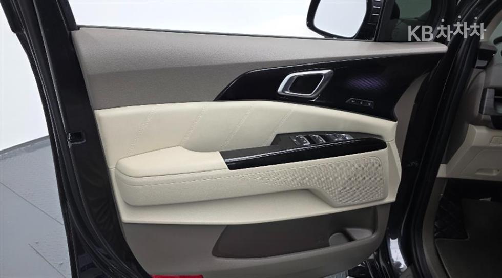 2023 - kia carnival