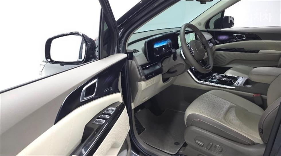 2023 - kia carnival