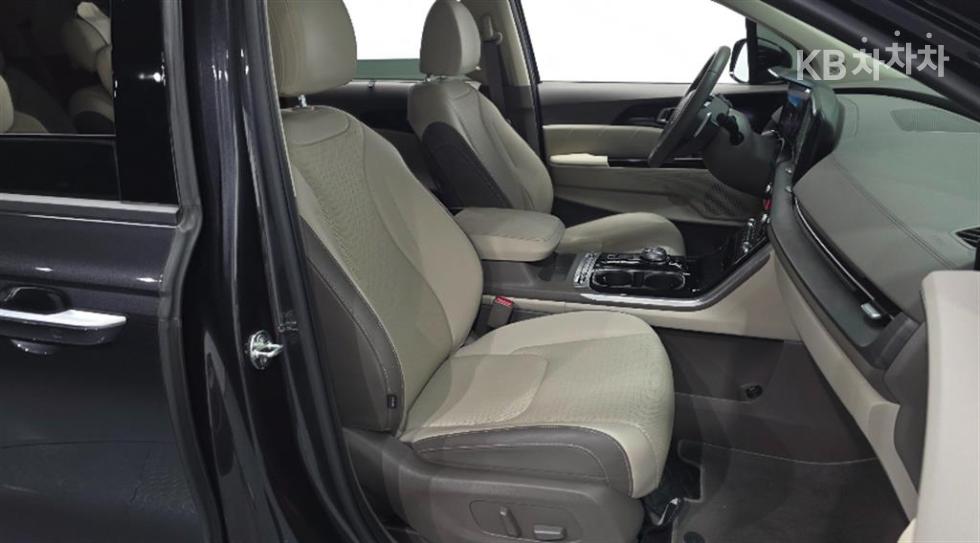 2023 - kia carnival