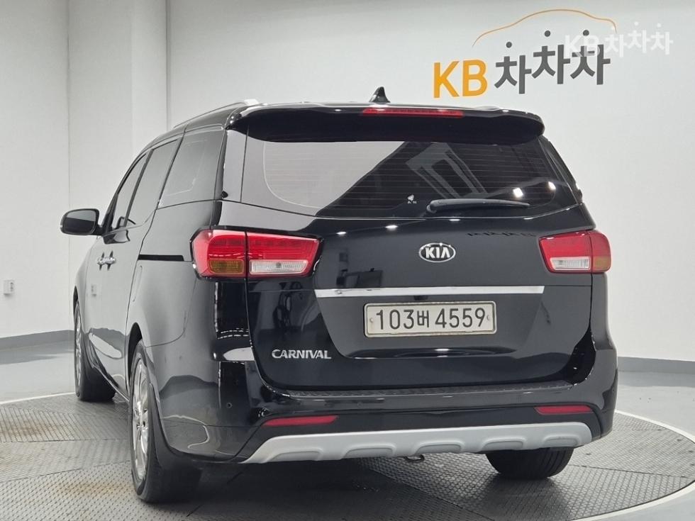 2017 - kia carnival