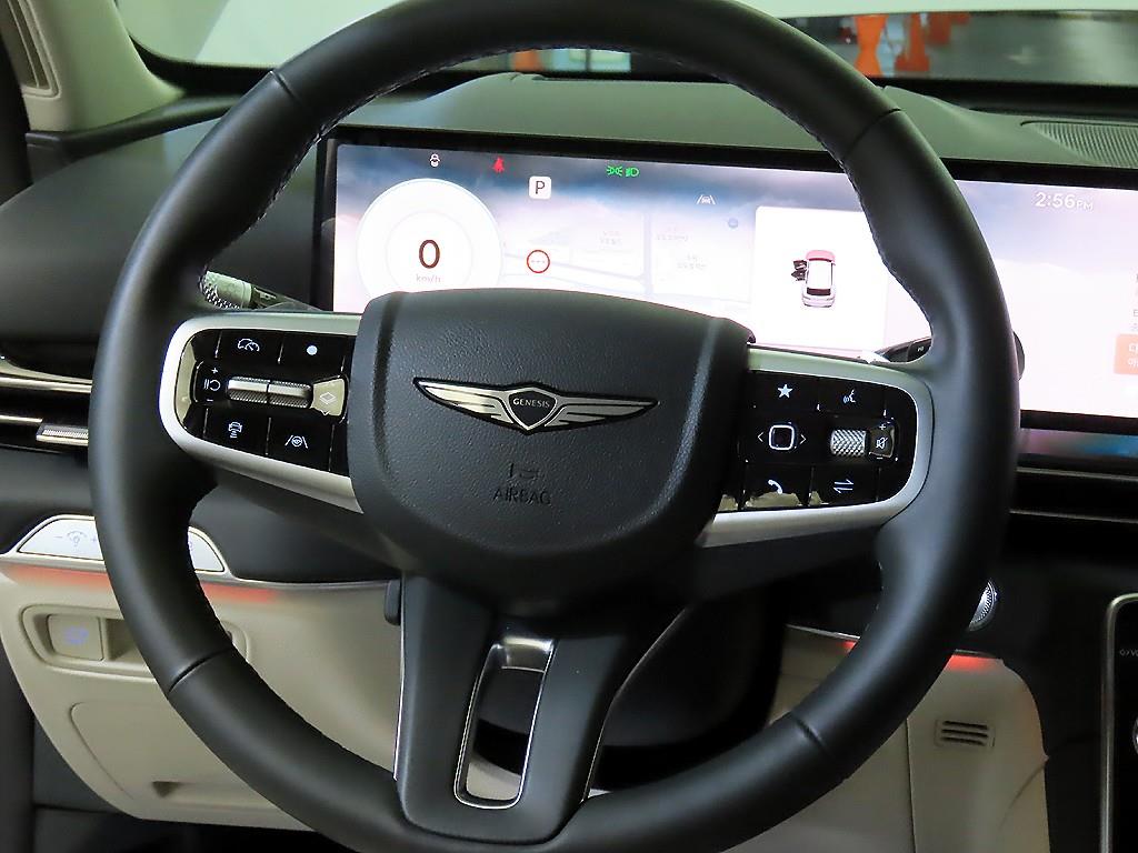 2023 Genesis GV80 photo