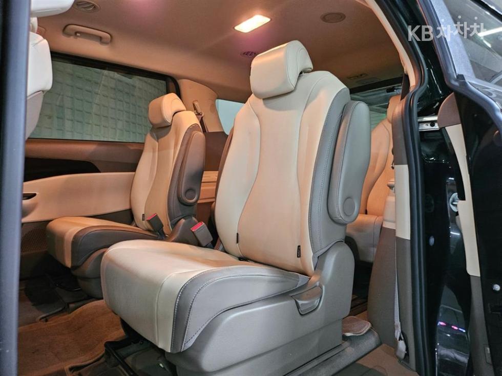 Kia Carnival — miniaturë 6