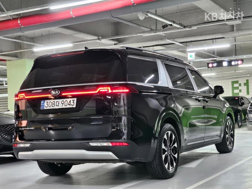 Kia Carnival — miniaturë 4
