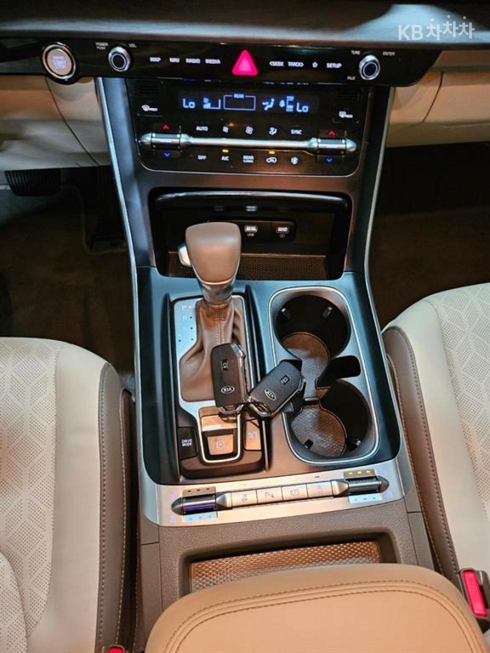 Kia Carnival — miniaturë 15