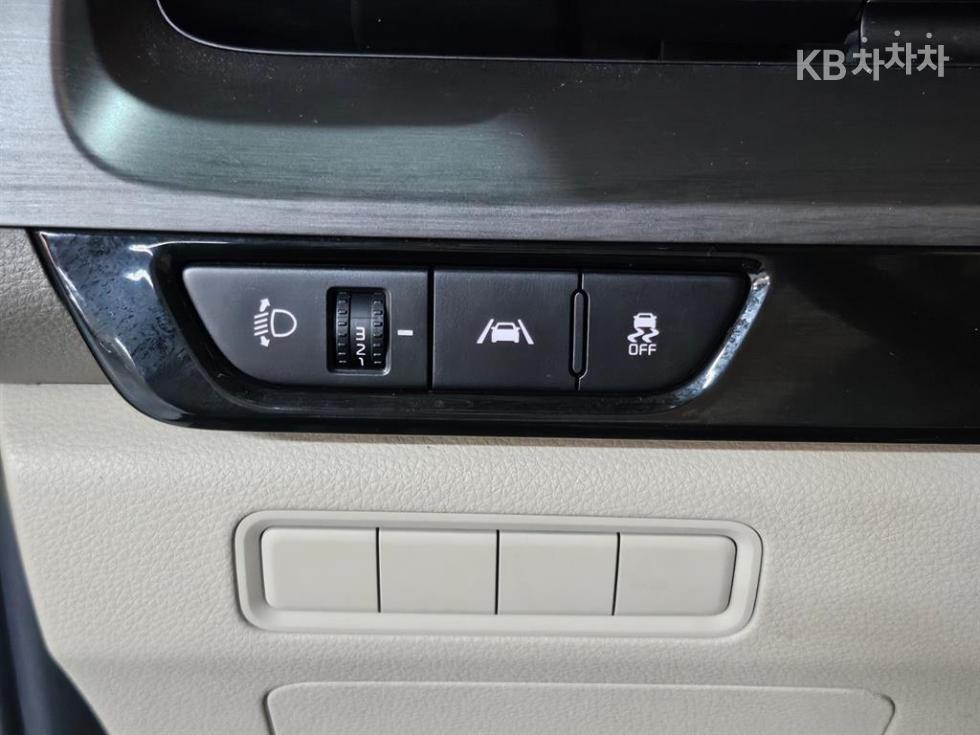Kia Carnival — miniaturë 16