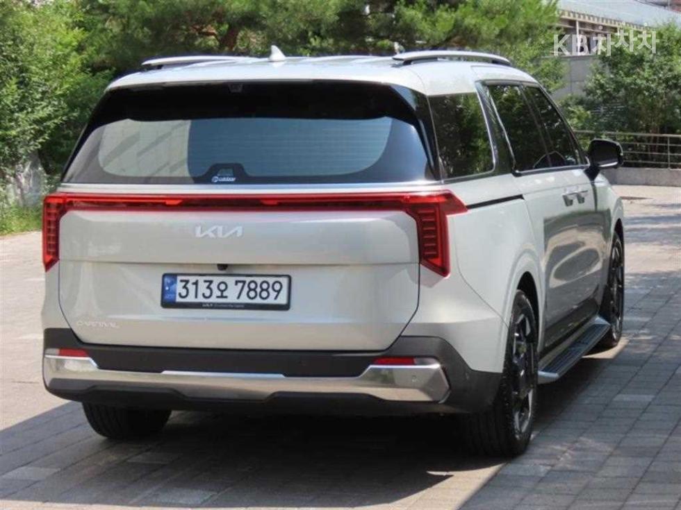 2025 - kia carnival