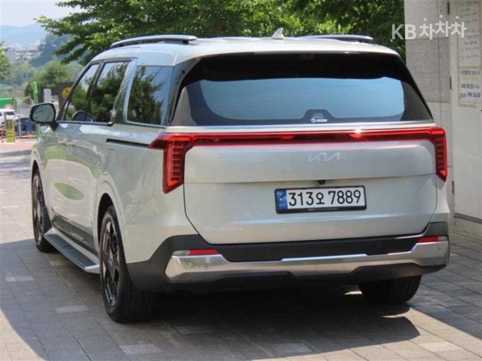 2025 - kia carnival