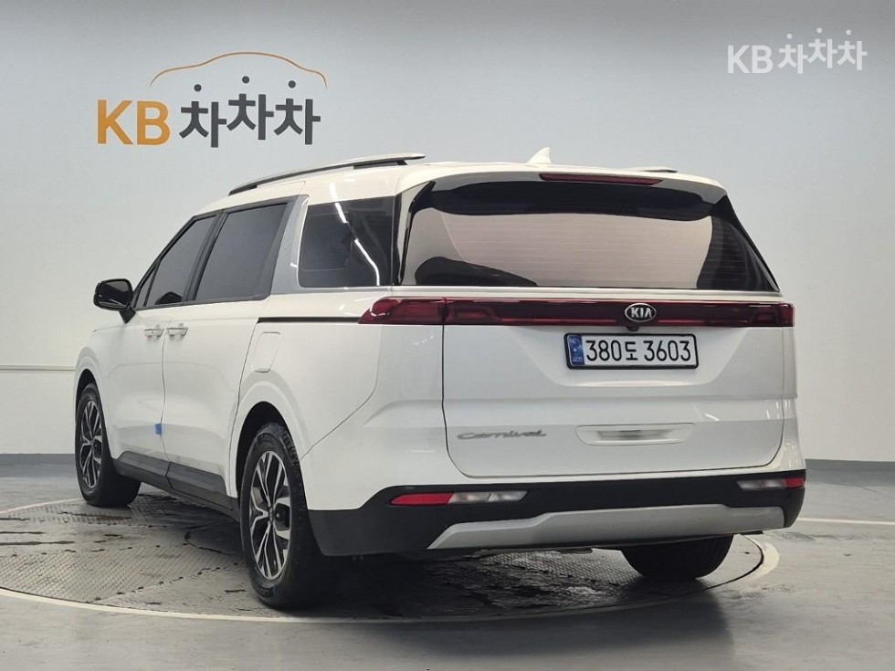 2021 - kia carnival