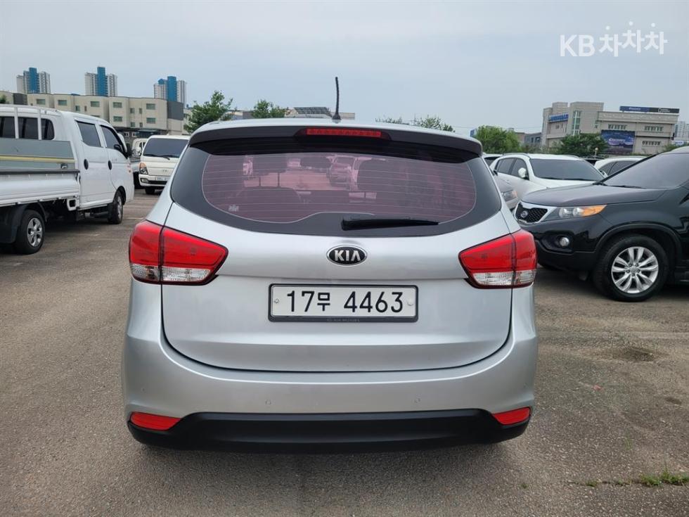 Kia Carens — miniaturë 4