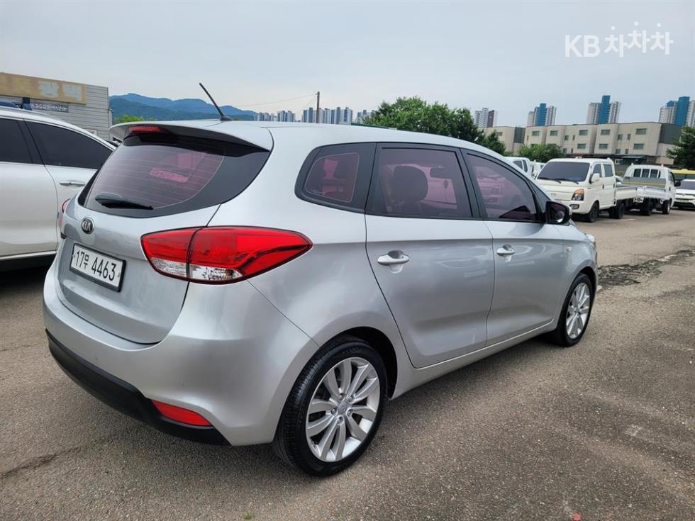 Kia Carens — miniaturë 5