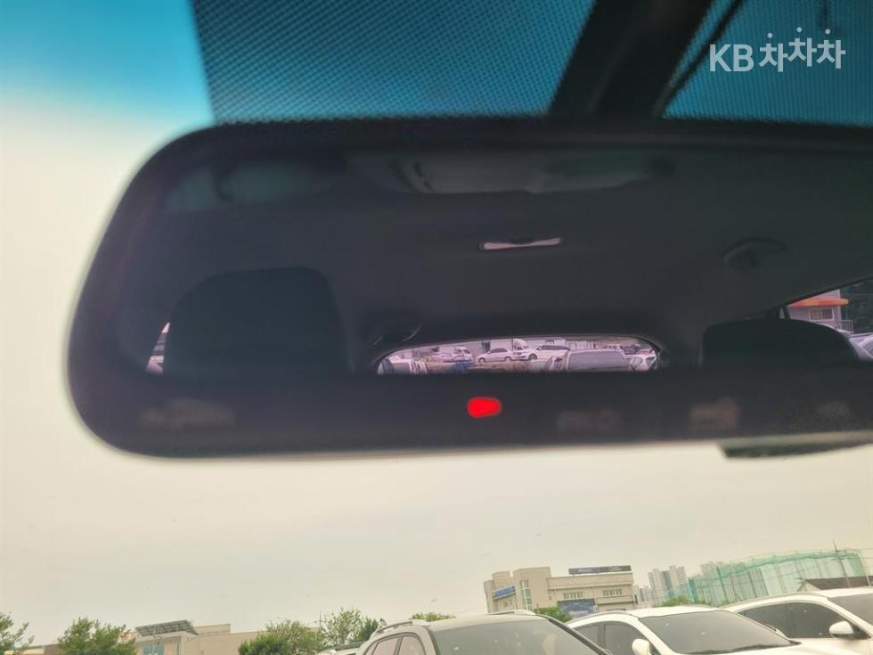 Kia Carens — miniaturë 8