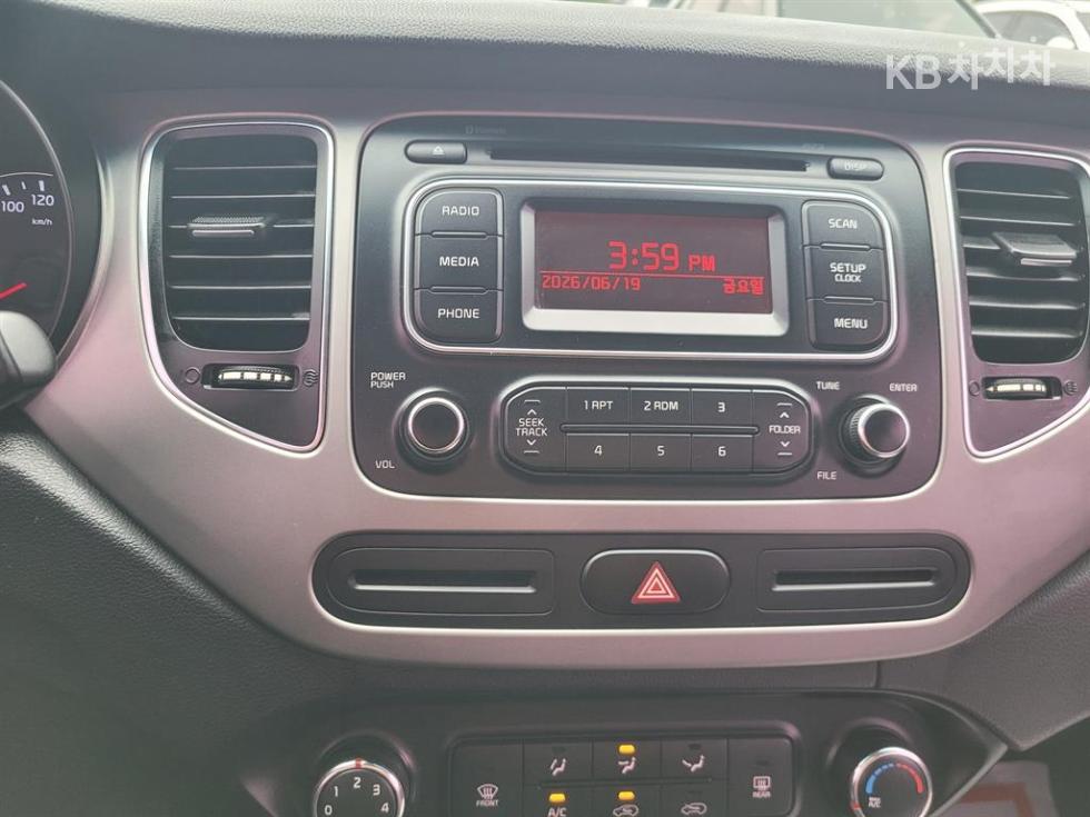 Kia Carens — miniaturë 9
