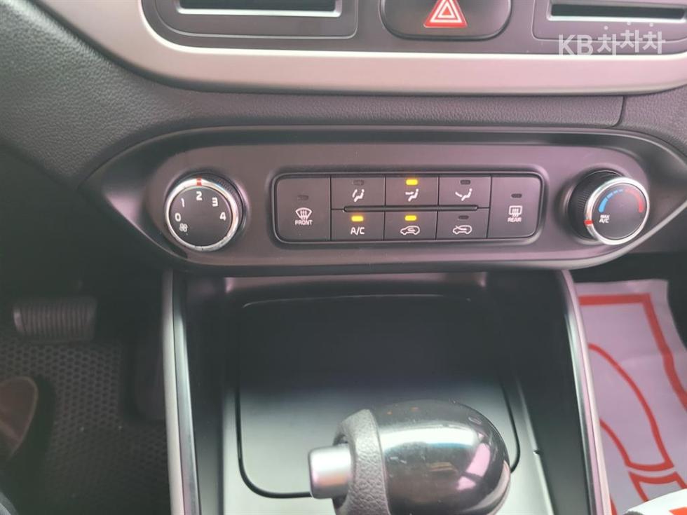 Kia Carens — miniaturë 10