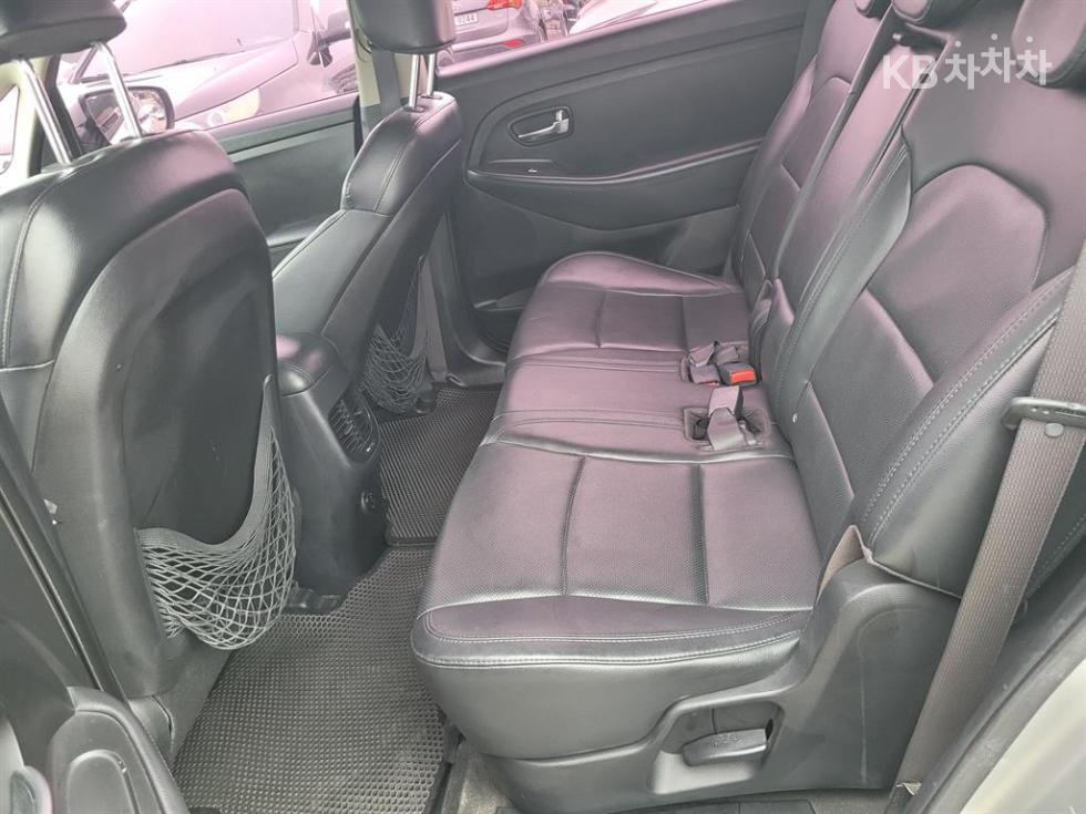 Kia Carens — miniaturë 12