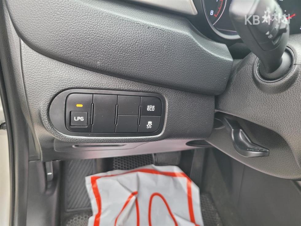 Kia Carens — miniaturë 14
