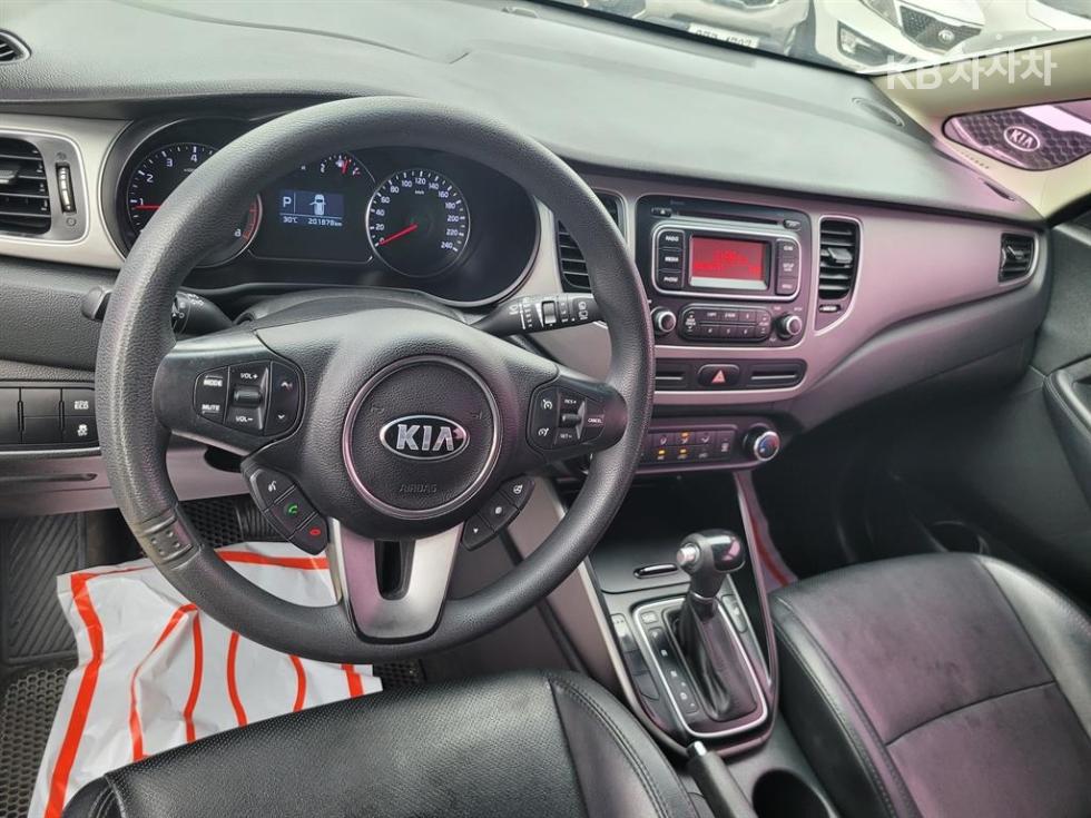 Kia Carens — miniaturë 15