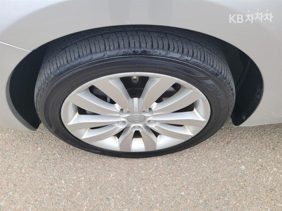 Kia Carens — miniaturë 16