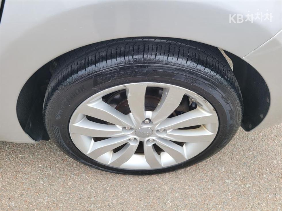 Kia Carens — miniaturë 17