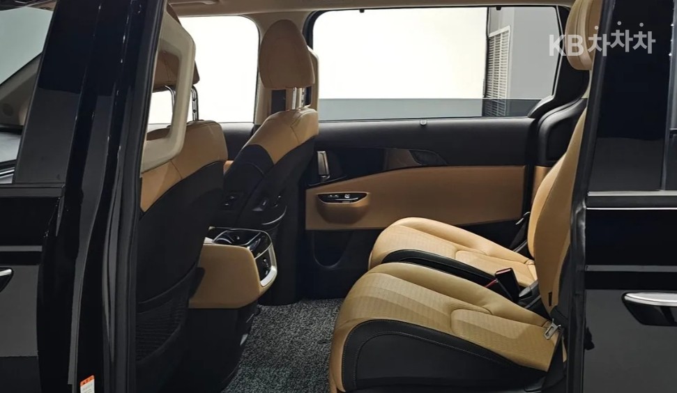 2023 - kia carnival