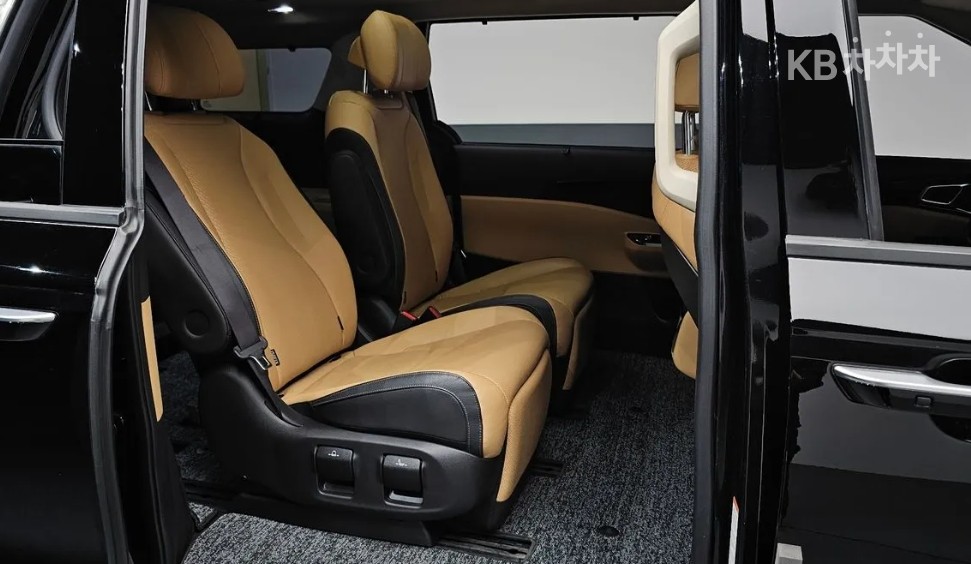 2023 - kia carnival