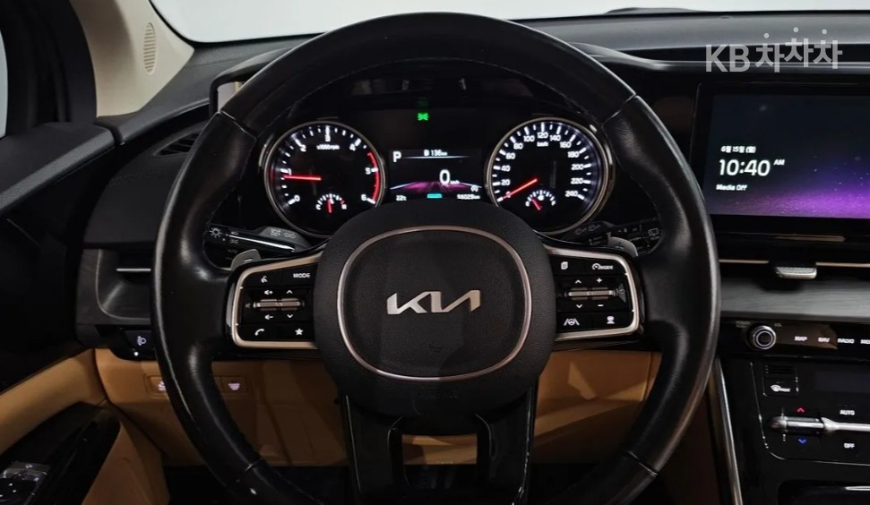 2023 - kia carnival