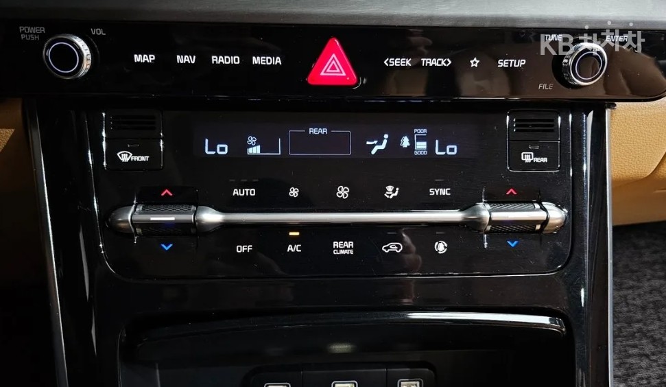 2023 - kia carnival