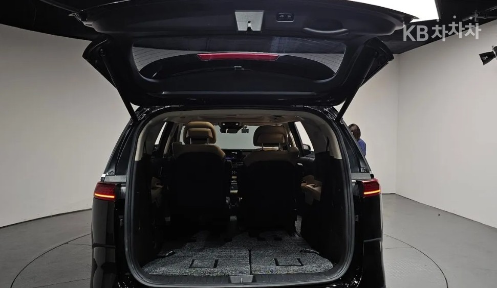 2023 - kia carnival