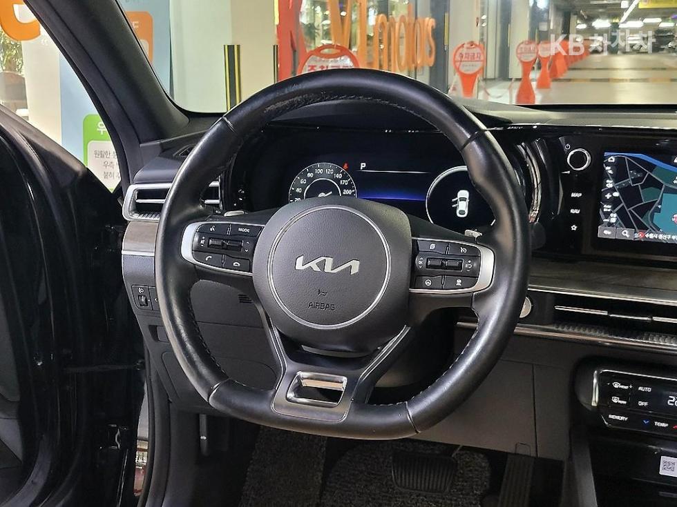 2022 - kia k5