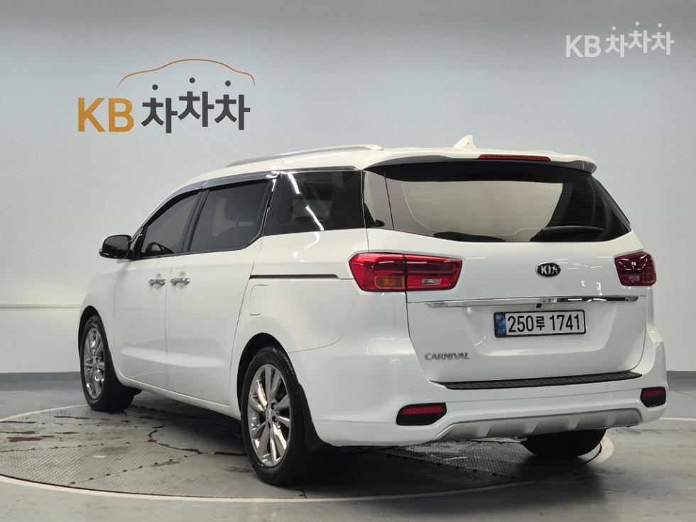 Kia Carnival — miniaturë 2