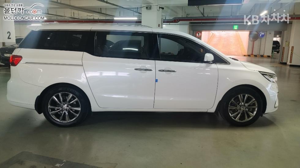 Kia Carnival — miniaturë 2