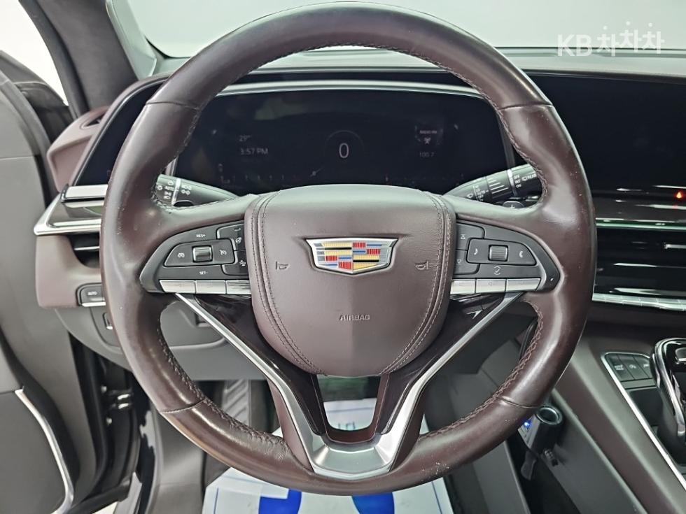 2021 Cadillac ESCALADE(5) photo