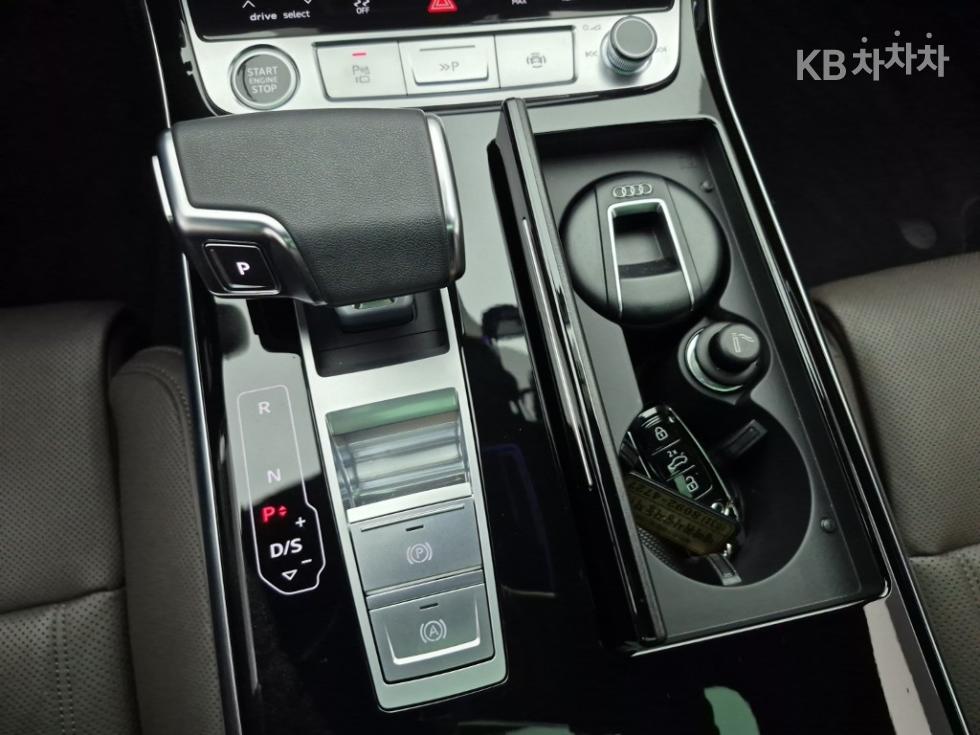Audi A8 — miniaturë 8