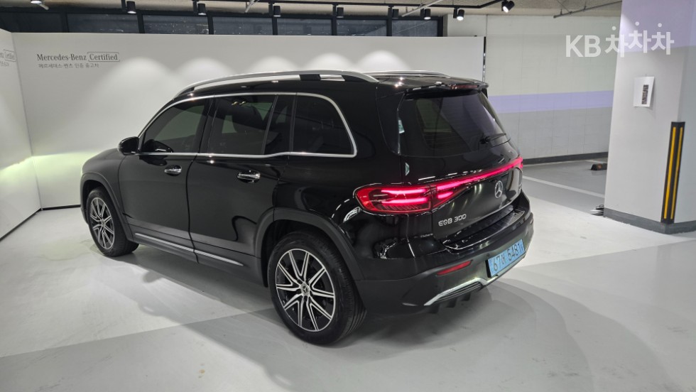 Mercedes-Benz EQB — miniaturë 7